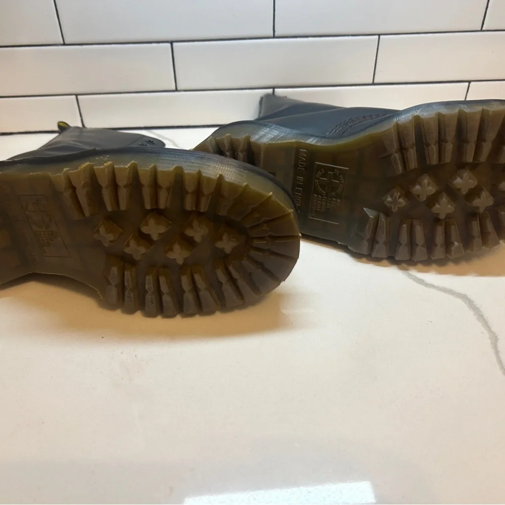 Doc Martin vintage 1919 England Black size 8 women’s - Picture 2 of 8